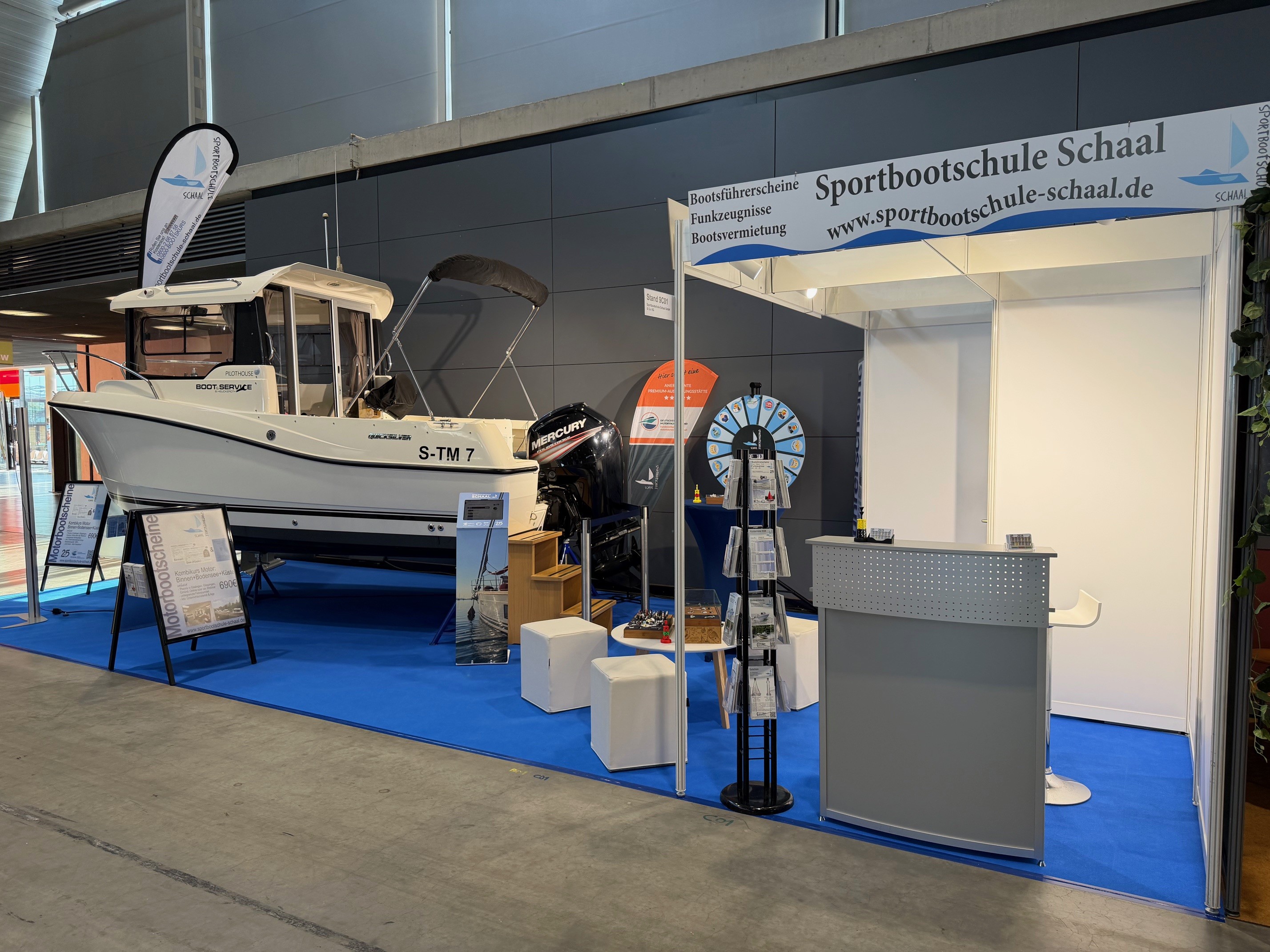 Messeauftritt CMT in Stuttgart der Sportbootschule Schaal mit Glücksrad-Gewinnspiel