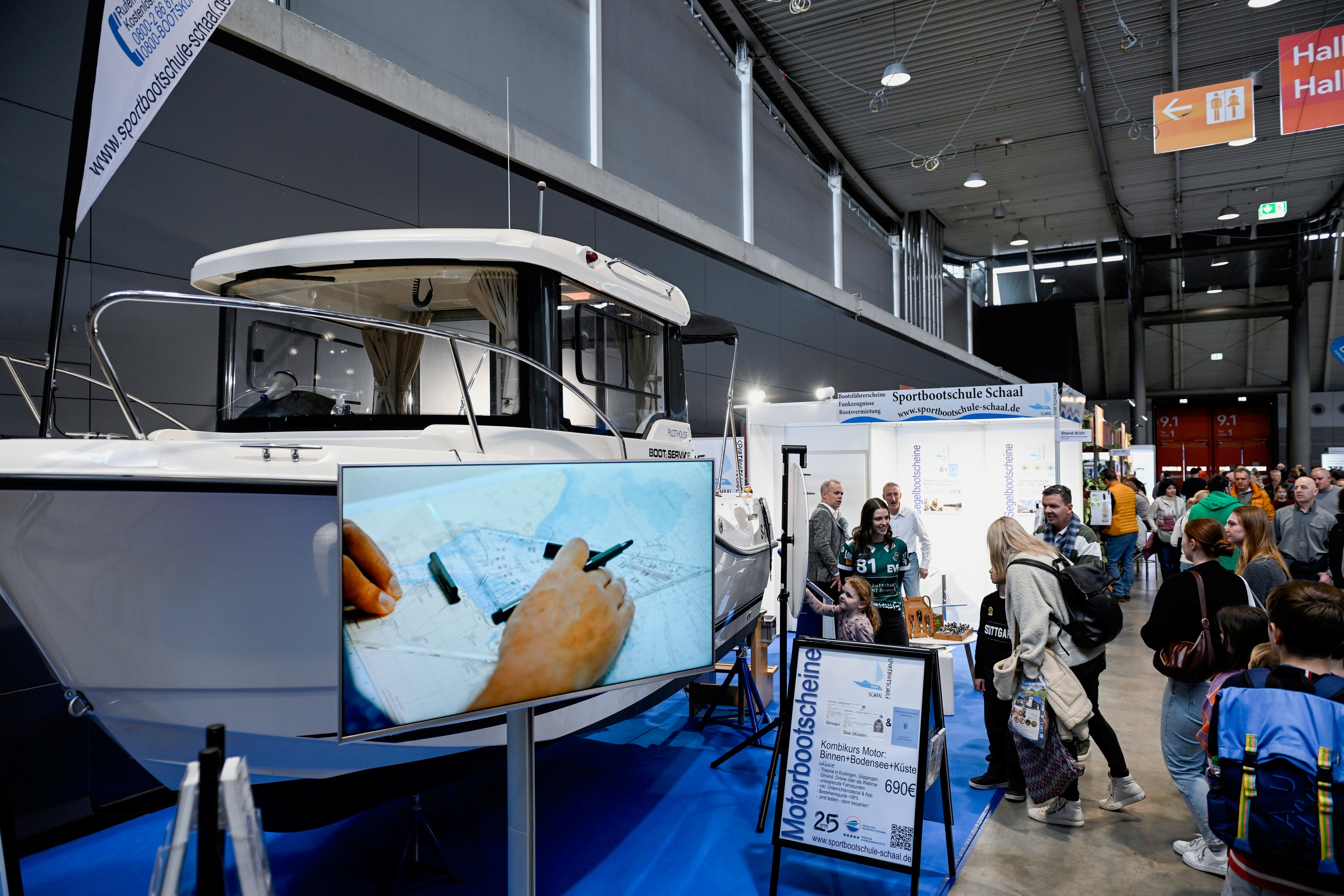 Messeauftritt CMT in Stuttgart der Sportbootschule Schaal mit Glücksrad-Gewinnspiel