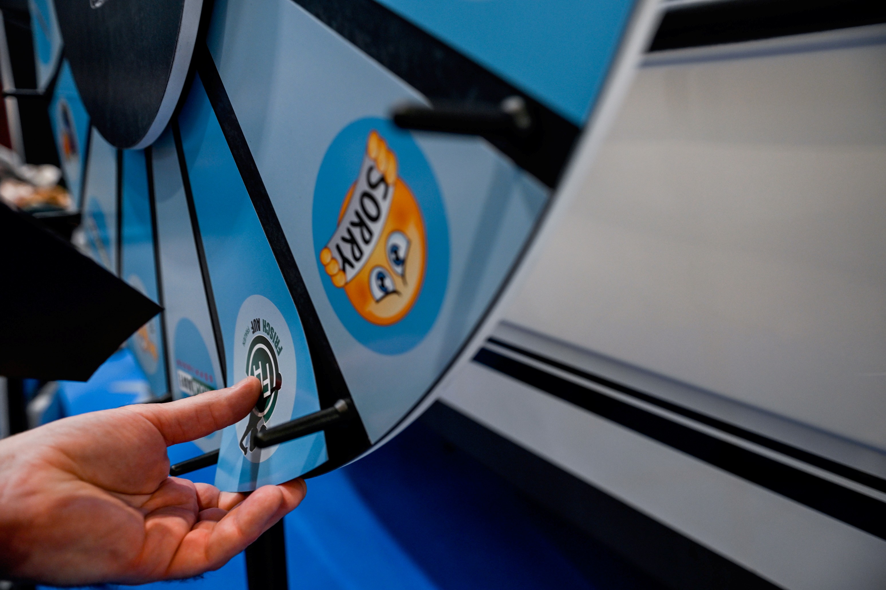 Messeauftritt CMT in Stuttgart der Sportbootschule Schaal mit Glücksrad-Gewinnspiel