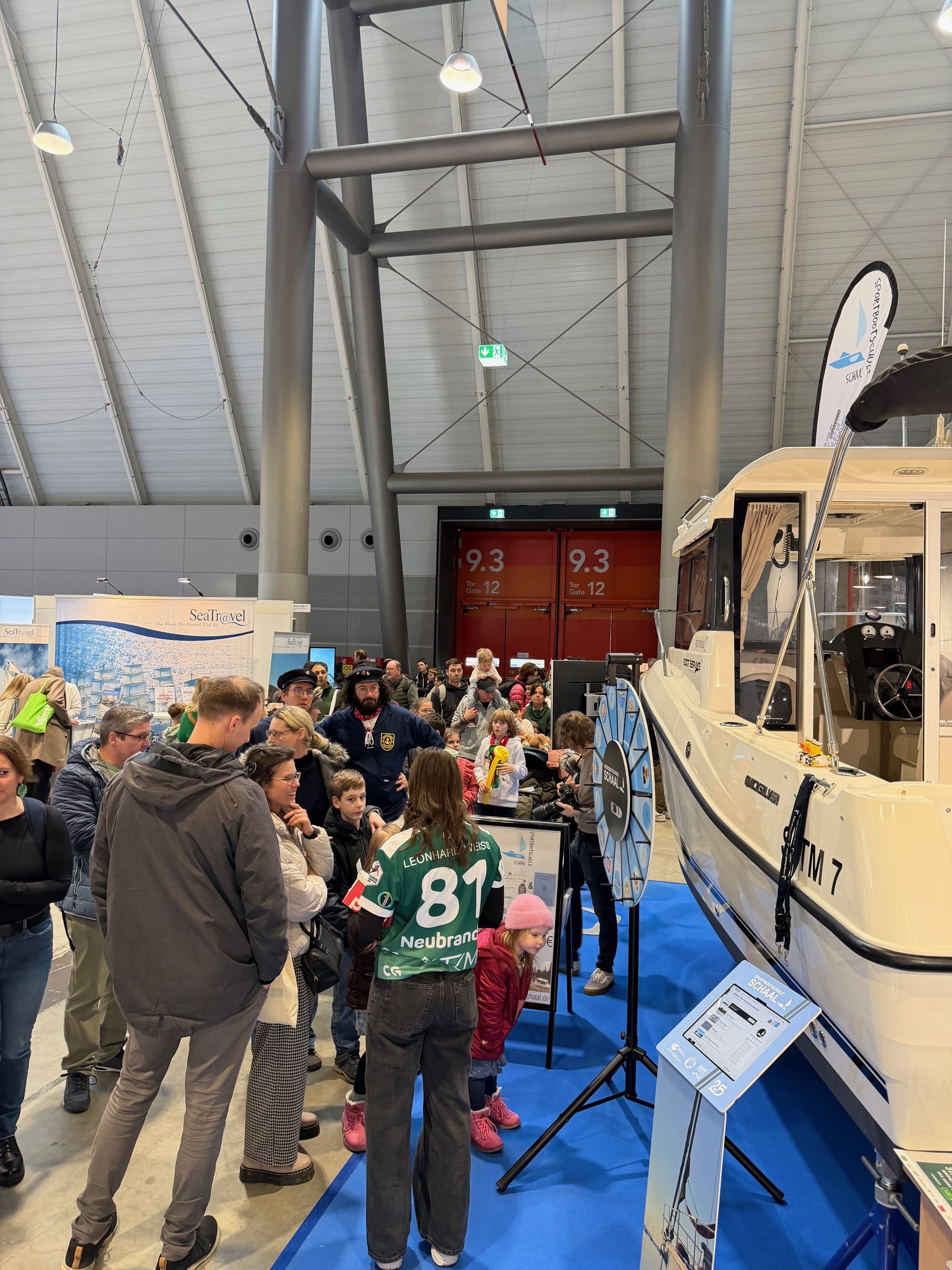 Messeauftritt CMT in Stuttgart der Sportbootschule Schaal mit Glücksrad-Gewinnspiel