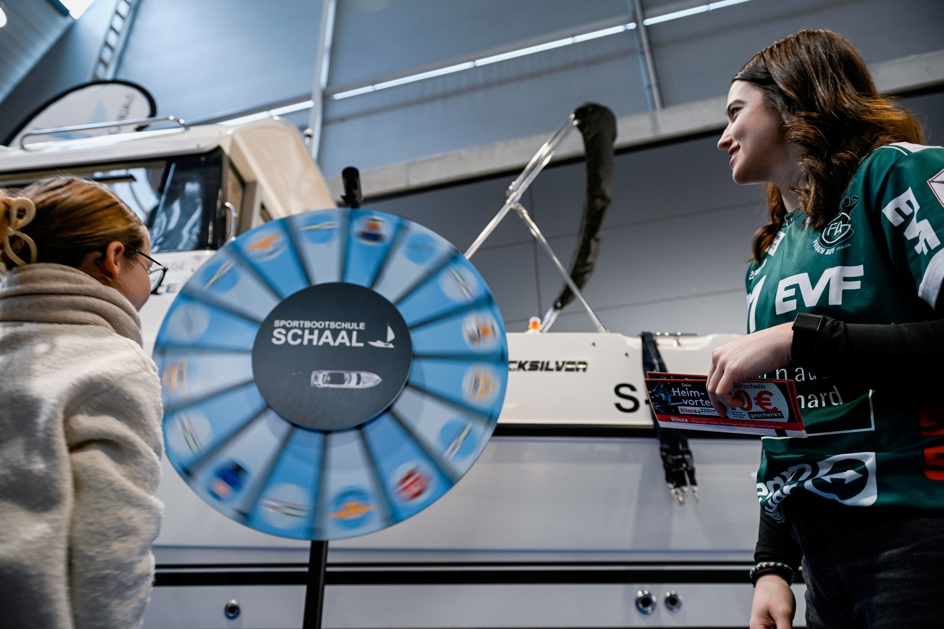 Messeauftritt CMT in Stuttgart der Sportbootschule Schaal mit Glücksrad-Gewinnspiel