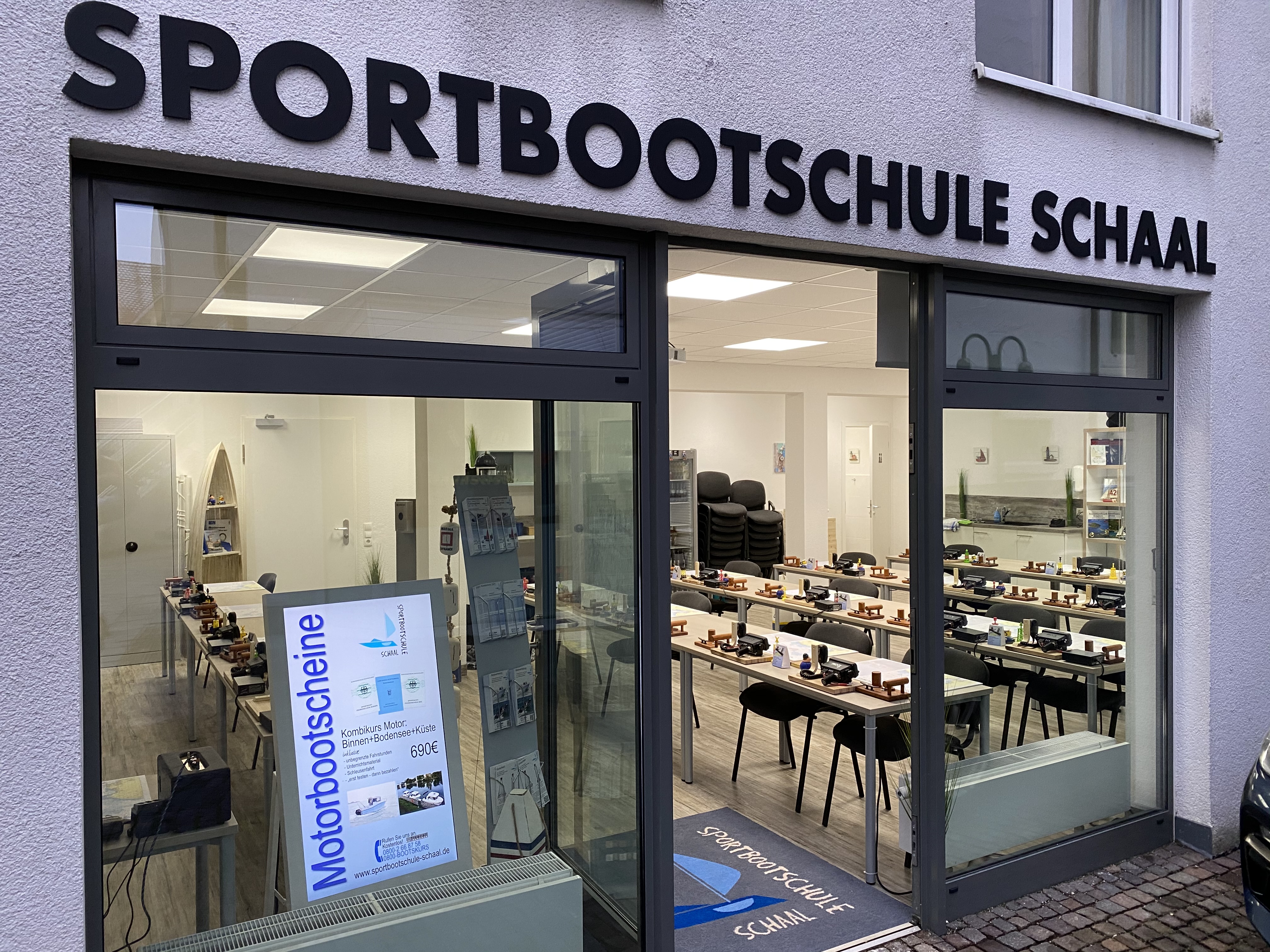 Moderner Unterrichtsraum der Sportbootschule für den Bootsführerschein in Schwäbisch-Gmünd